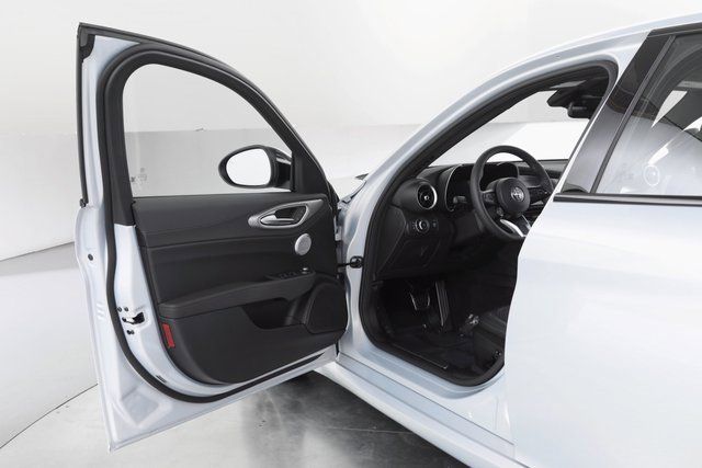 2024 ALFA ROMEO GIULIA (952) - Image 17