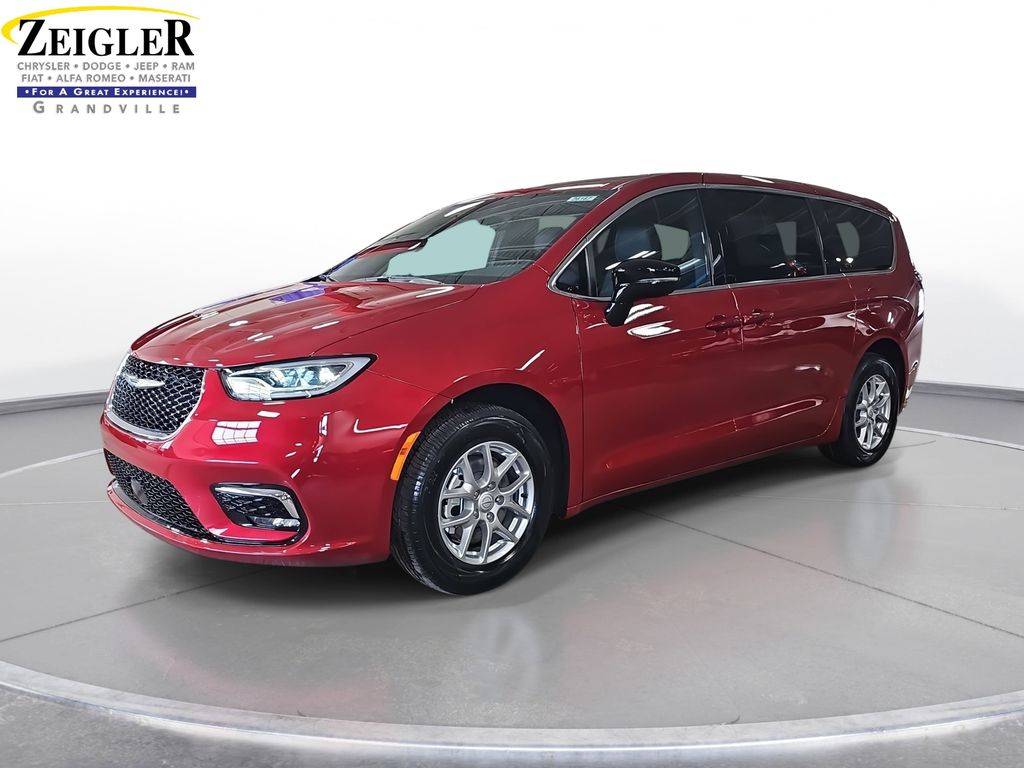 2026 Chrysler Pacifica Select's photo
