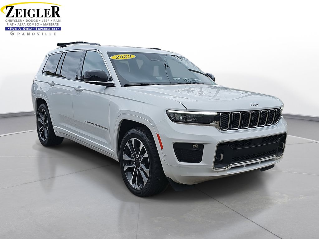 2023 Jeep Grand Cherokee Overland photo 3