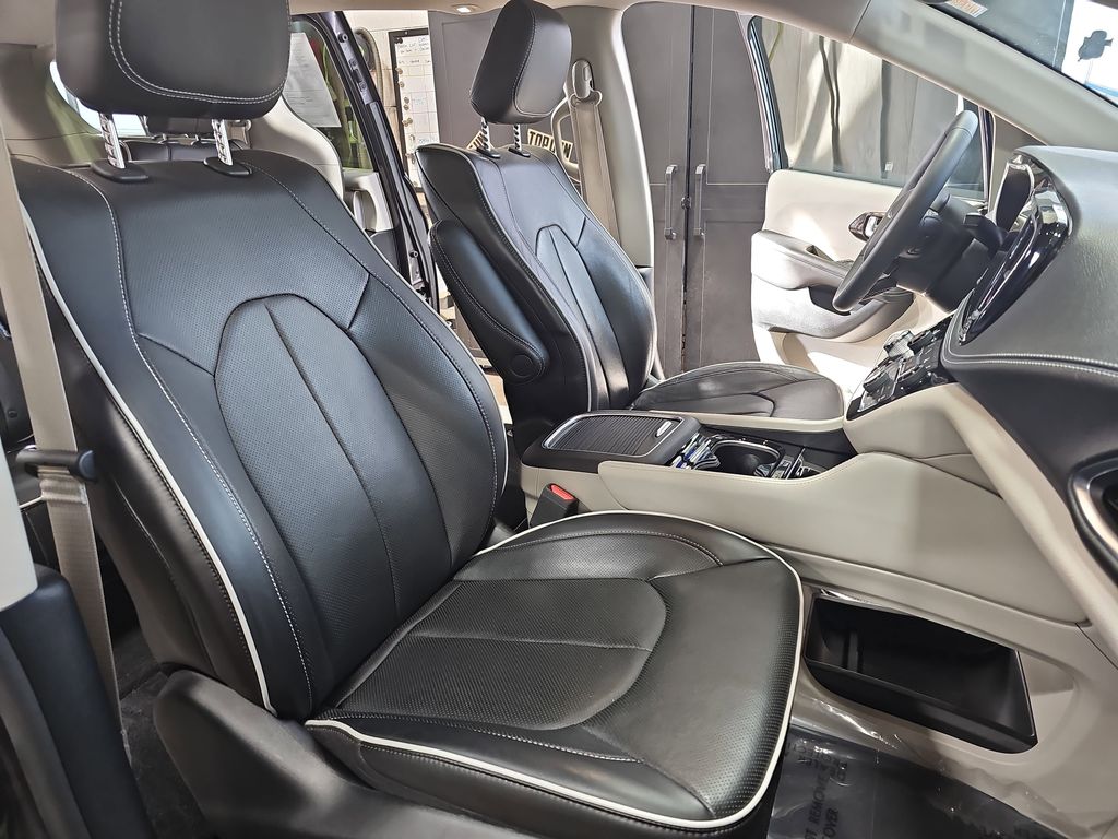 2023 CHRYSLER PACIFICA - Image 10