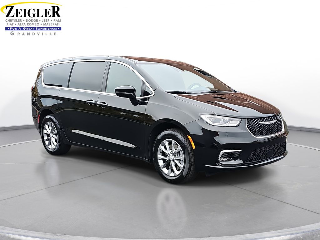 2026 Chrysler Pacifica photo 3