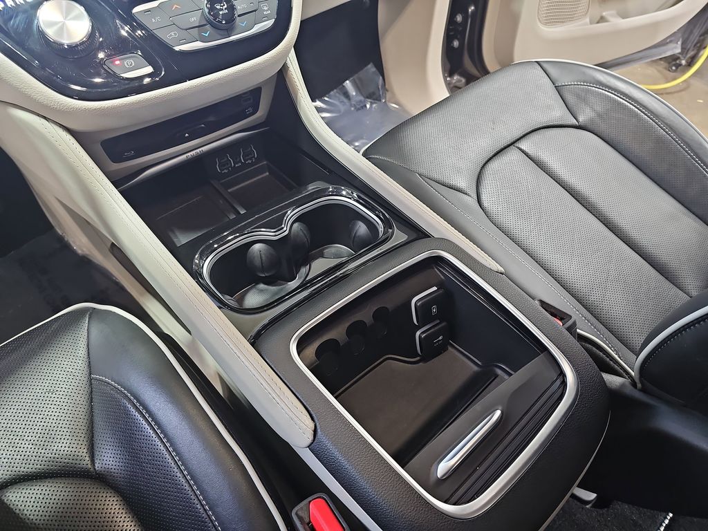 2023 CHRYSLER PACIFICA - Image 30
