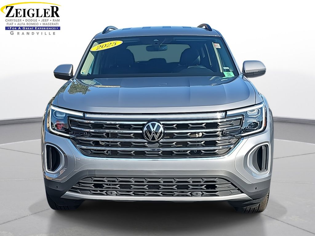 2025 Volkswagen Atlas SE Technology photo 2