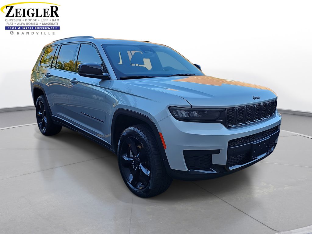 2023 Jeep Grand Cherokee Altitude photo 3