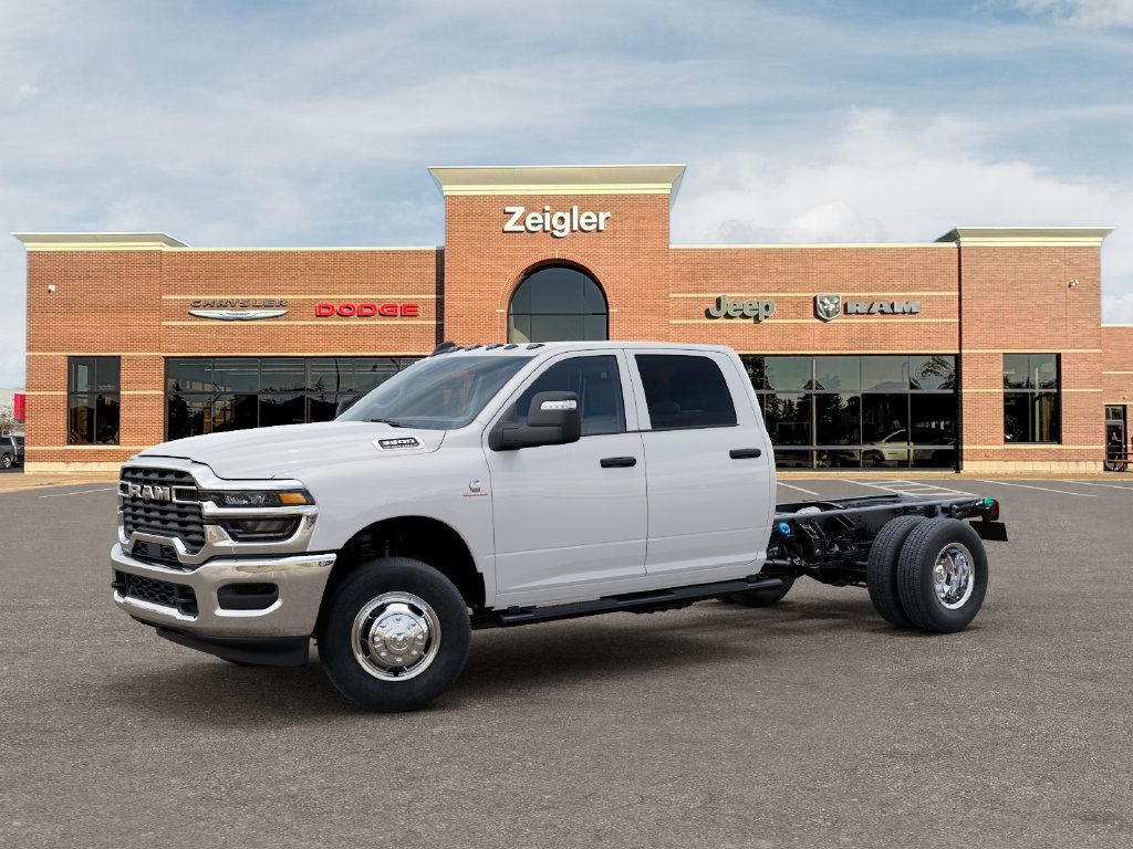 New 2027 Ram 3500 Chassis Cab TRADESMAN CREW 4X4 60' CA Pickup