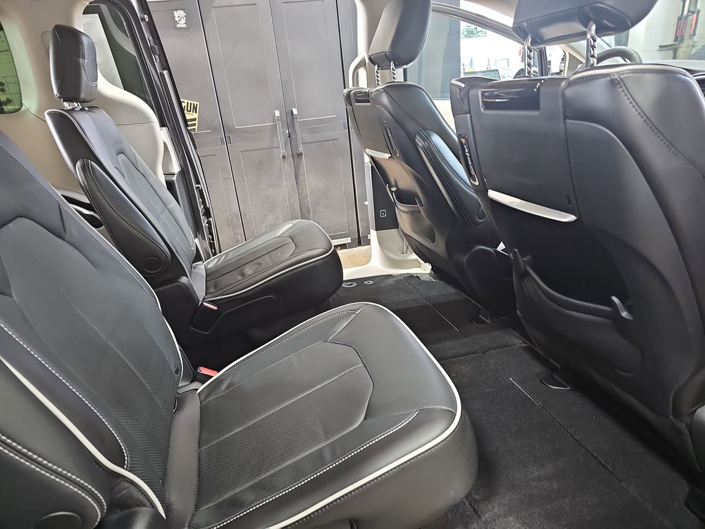 2023 CHRYSLER PACIFICA - Image 11