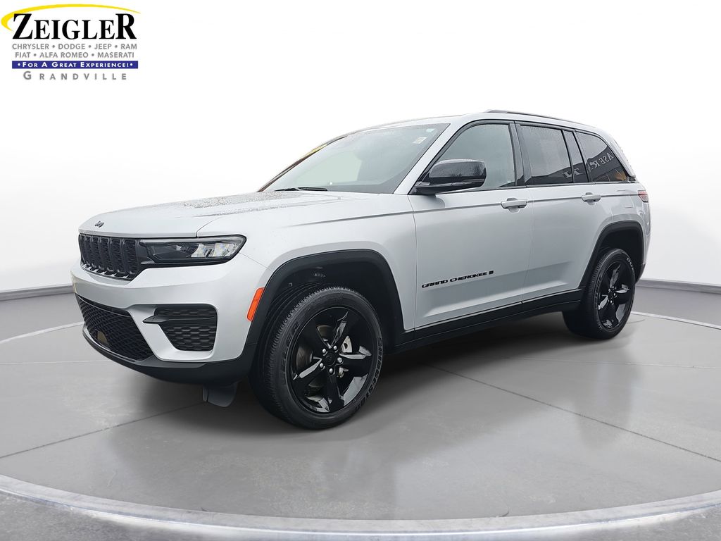 2023 Jeep Grand Cherokee Altitude's photo