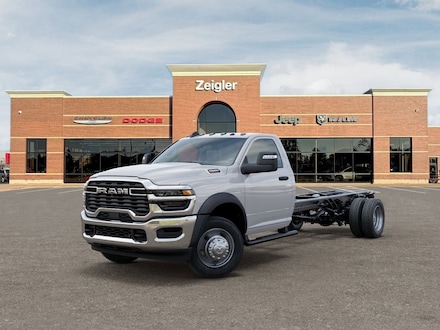 2026 Ram 5500 Chassis Cab TRADESMAN  REGULAR  4X2 120' CA Pickup