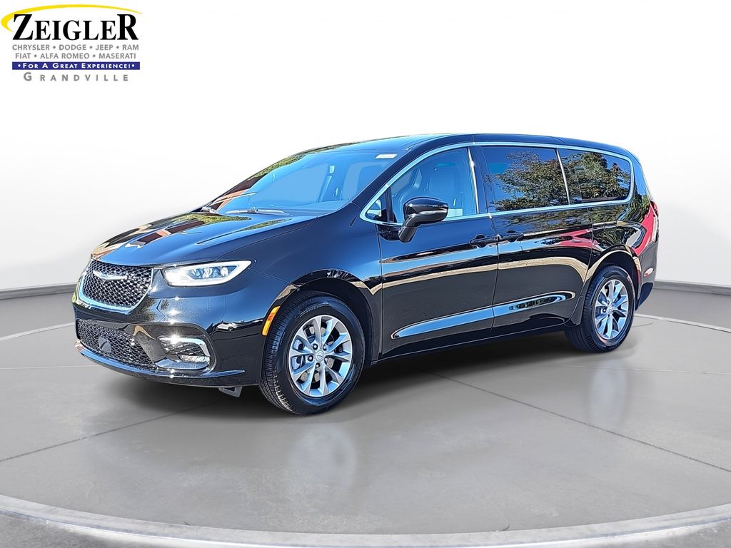 2026 Chrysler Pacifica Select's photo