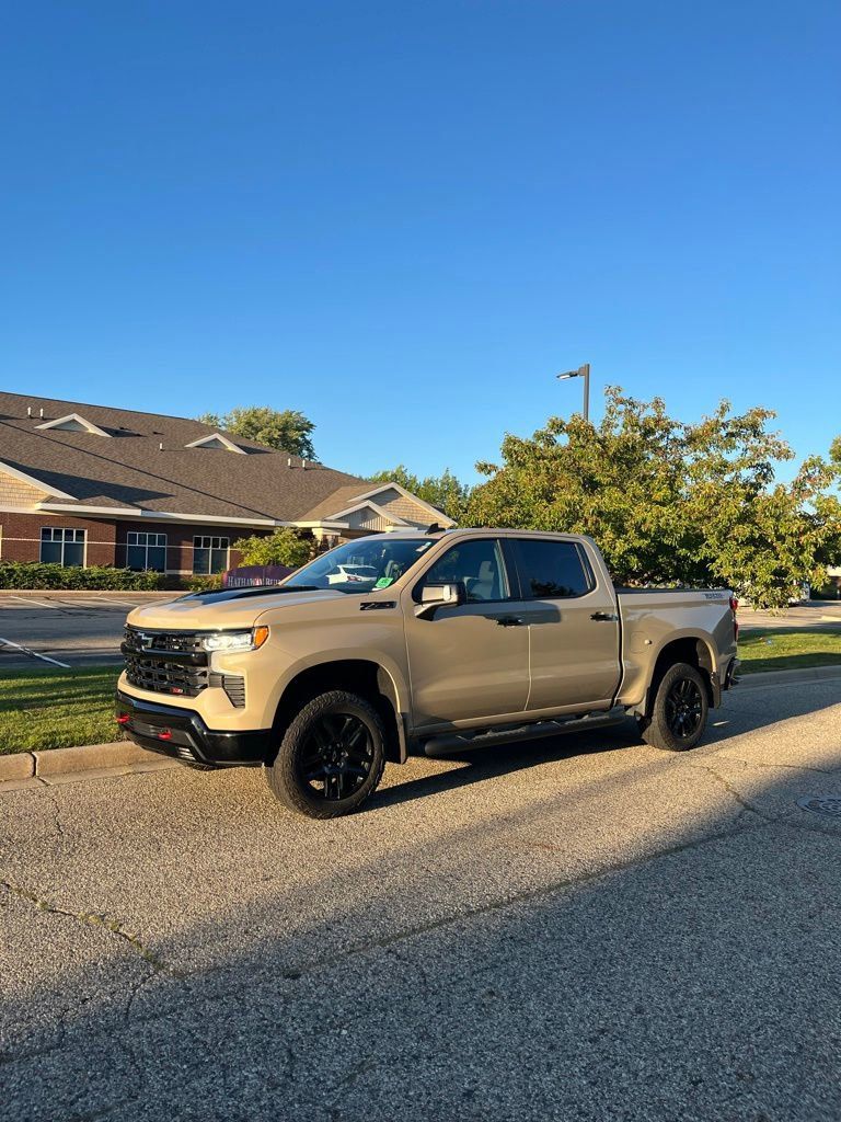 2022 Chevrolet Silverado 1500 LT Trail Boss photo 2