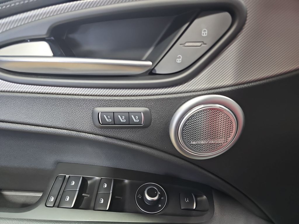 2023 ALFA ROMEO STELVIO - Image 25