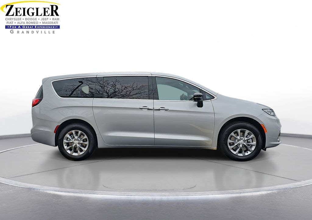 New 2026 Chrysler Pacifica SELECT AWD Passenger Van