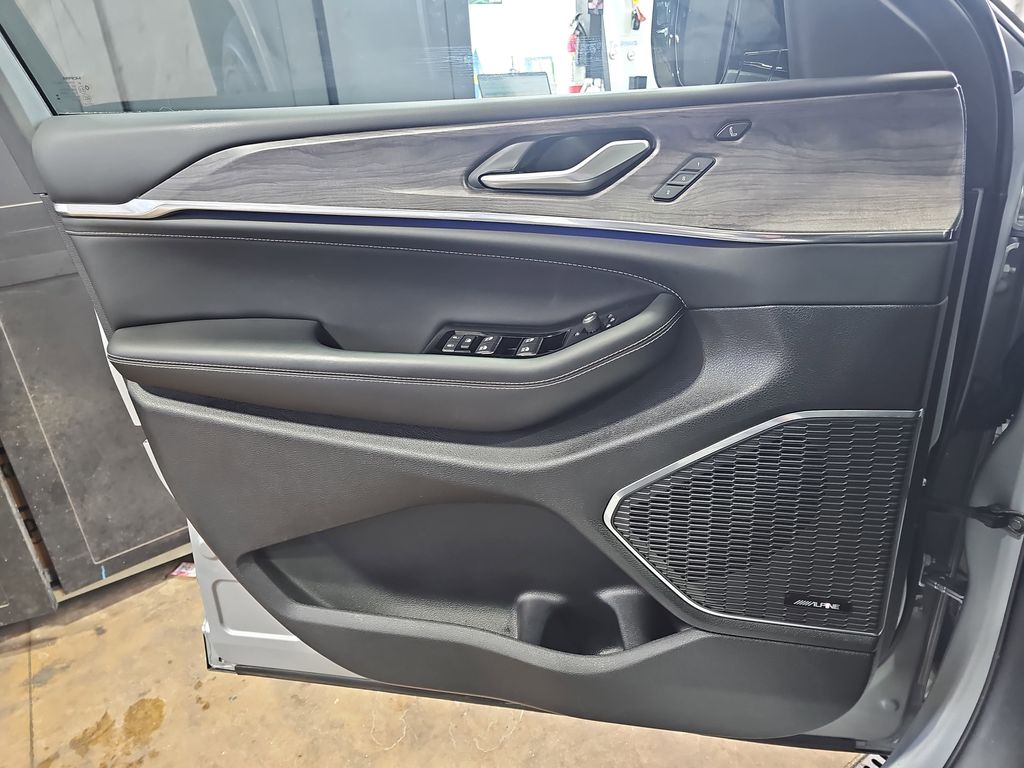 2024 JEEP GRAND CHEROKEE L - Image 28