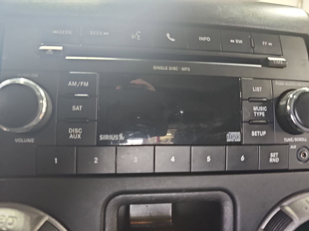 2011 JEEP WRANGLER - Image 18