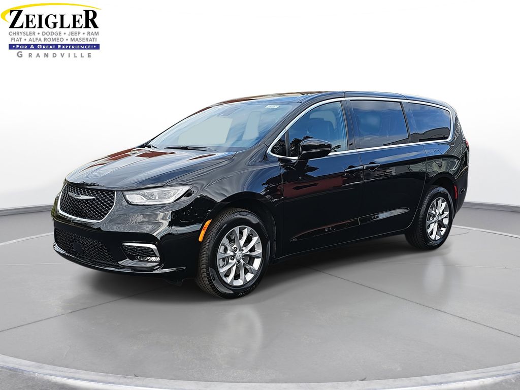 2026 Chrysler Pacifica Select's photo