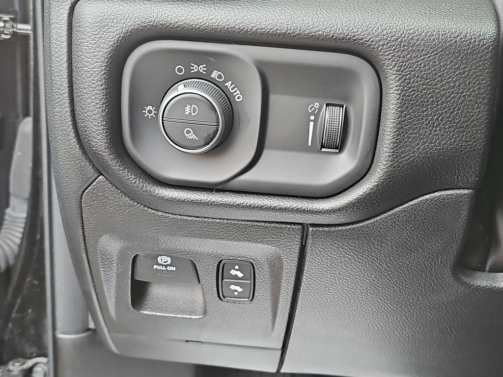2025 RAM 1500 - Image 23