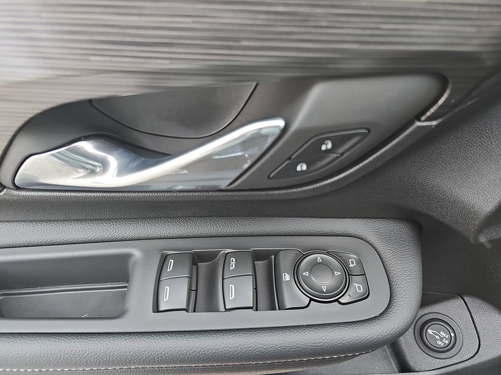 2024 GMC TERRAIN - Image 27