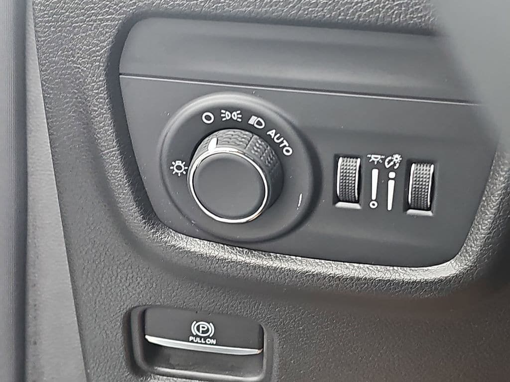 2023 JEEP GRAND CHEROKEE - Image 26