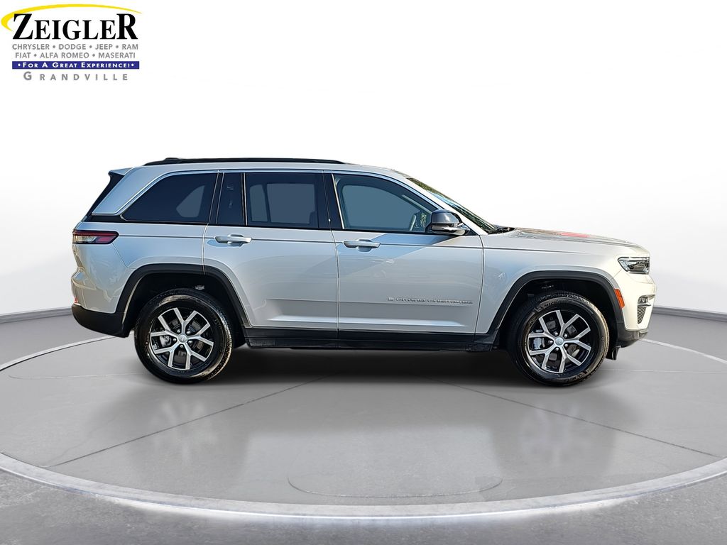 2025 Jeep Grand Cherokee Limited photo 4