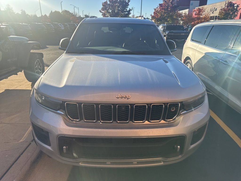 2021 Jeep Grand Cherokee Overland photo 2