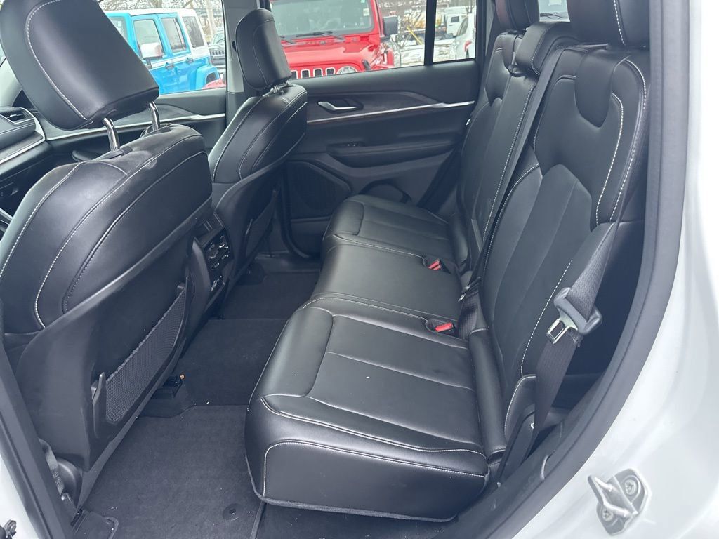 2023 JEEP GRAND CHEROKEE - Image 11