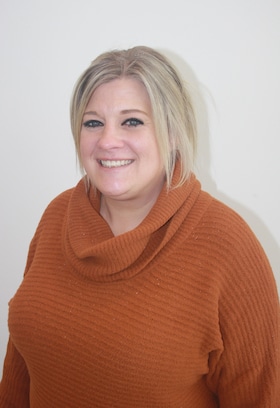 Staff member Kellie Nunez from ID_f8d72af4c106