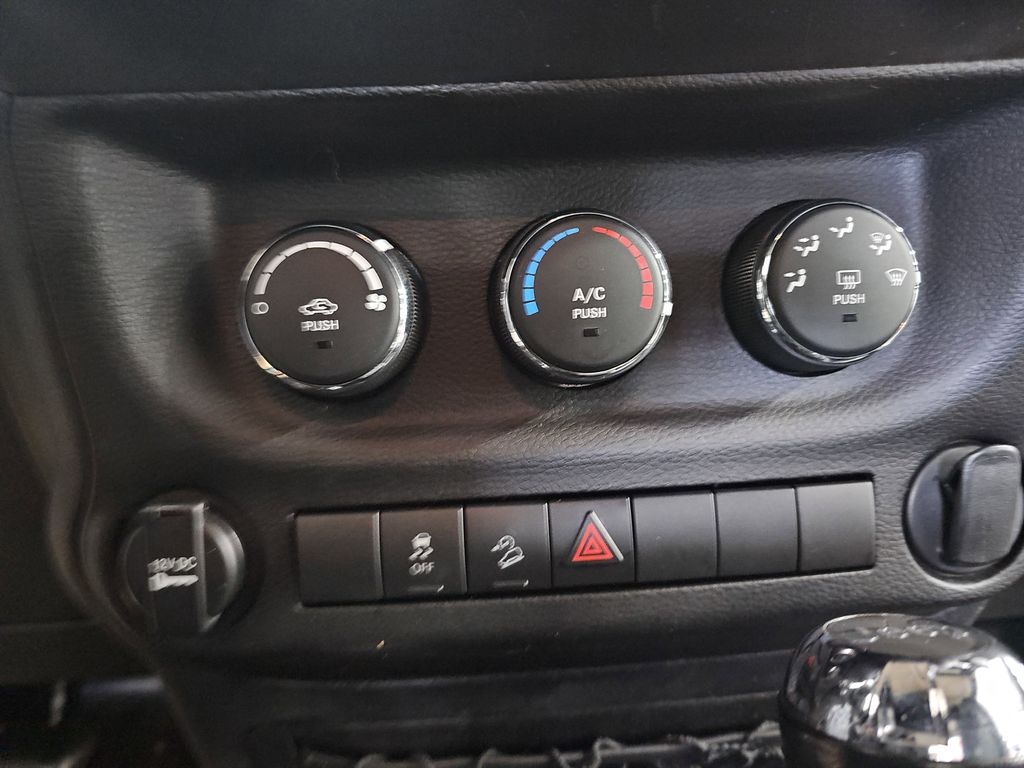 2011 JEEP WRANGLER - Image 17