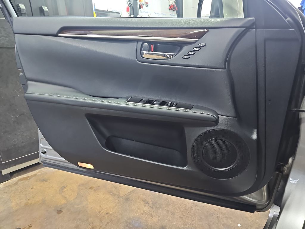 2016 LEXUS ES - Image 21