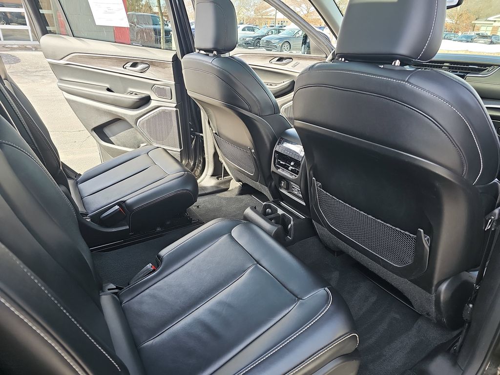 2022 JEEP GRAND CHEROKEE L - Image 11