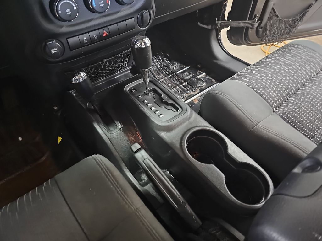 2011 JEEP WRANGLER - Image 19