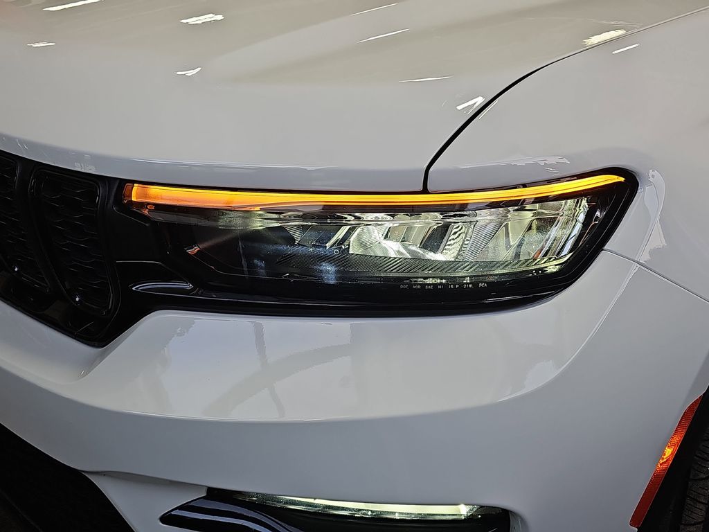 2023 JEEP GRAND CHEROKEE - Image 30
