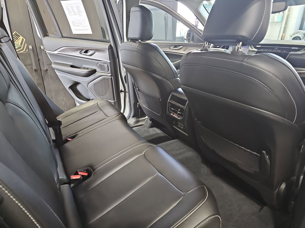 2023 JEEP GRAND CHEROKEE - Image 11