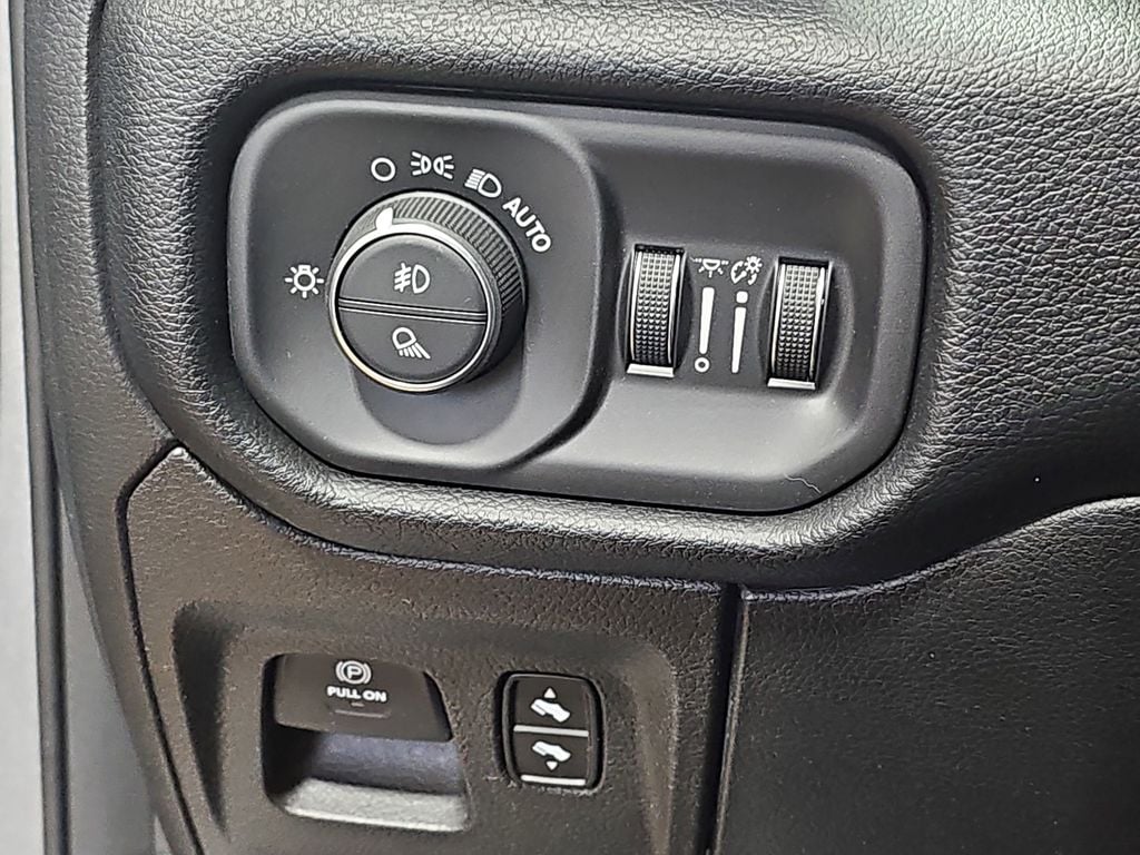 2021 RAM 1500 - Image 25