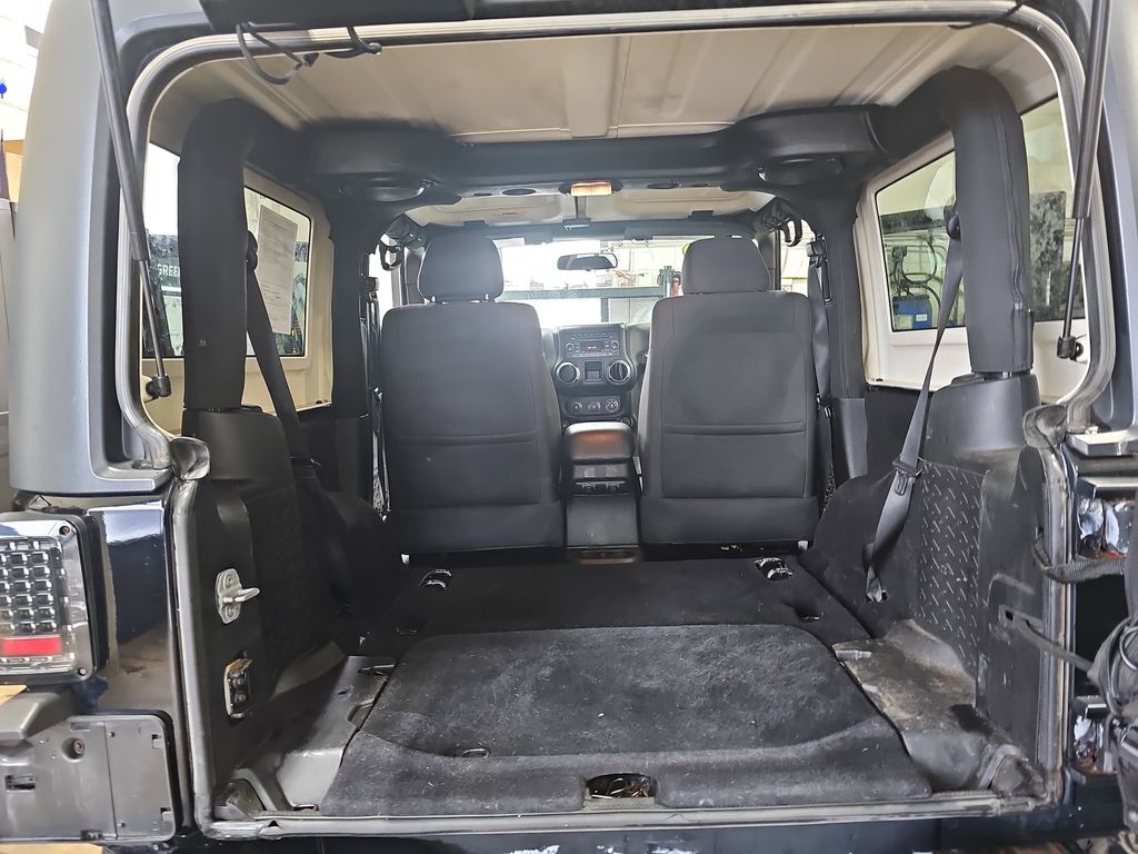 2011 JEEP WRANGLER - Image 11