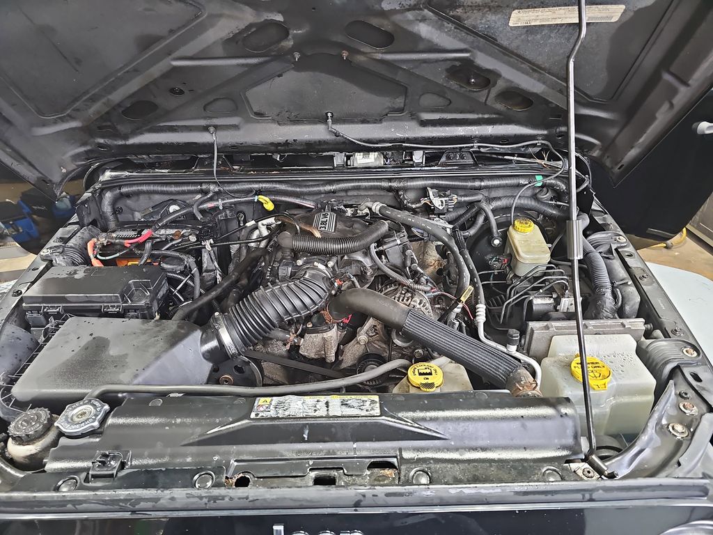 2011 JEEP WRANGLER - Image 23