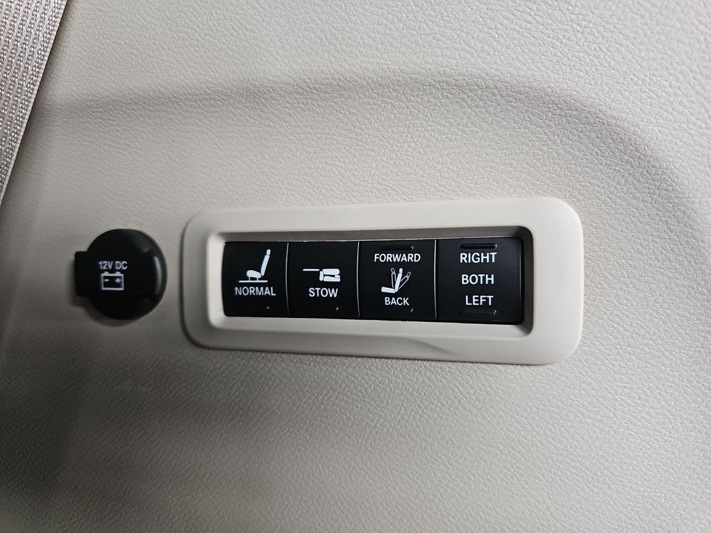 2023 CHRYSLER PACIFICA - Image 16