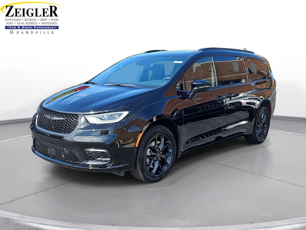 2026 Chrysler Pacifica Limited's photo
