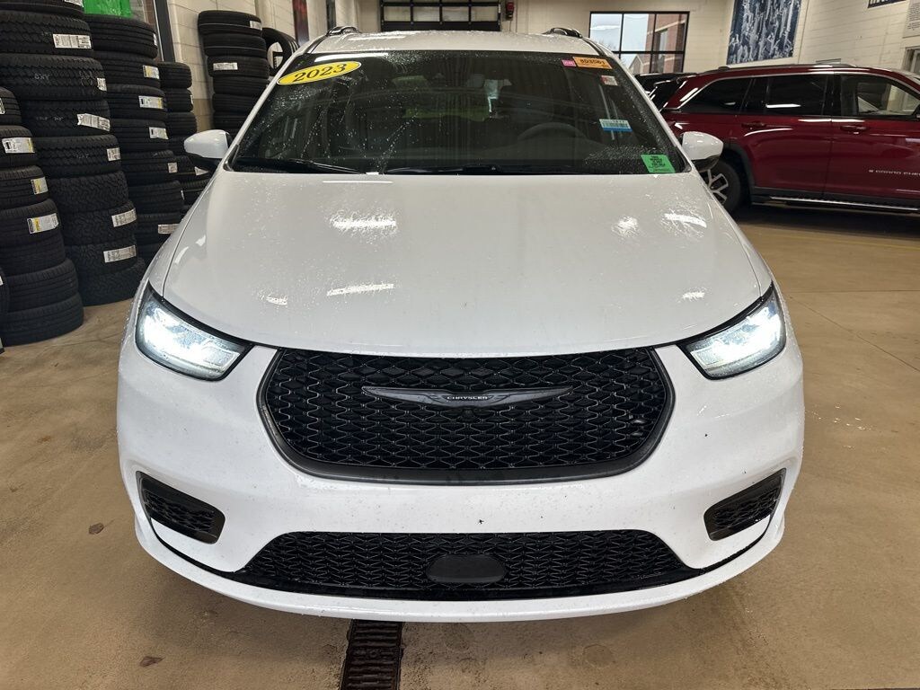 Used 2023 Chrysler Pacifica Touring L Van Passenger Van