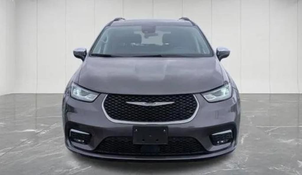 Used 2023 Chrysler Pacifica Limited Van Passenger Van