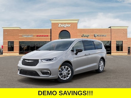 2026 Chrysler Pacifica SELECT AWD Passenger Van