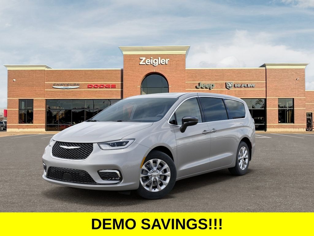 New 2026 Chrysler Pacifica SELECT AWD Passenger Van