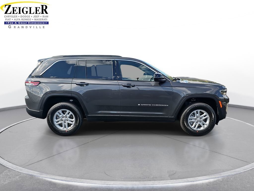 New 2025 Jeep Grand Cherokee LAREDO 4X4 Sport Utility