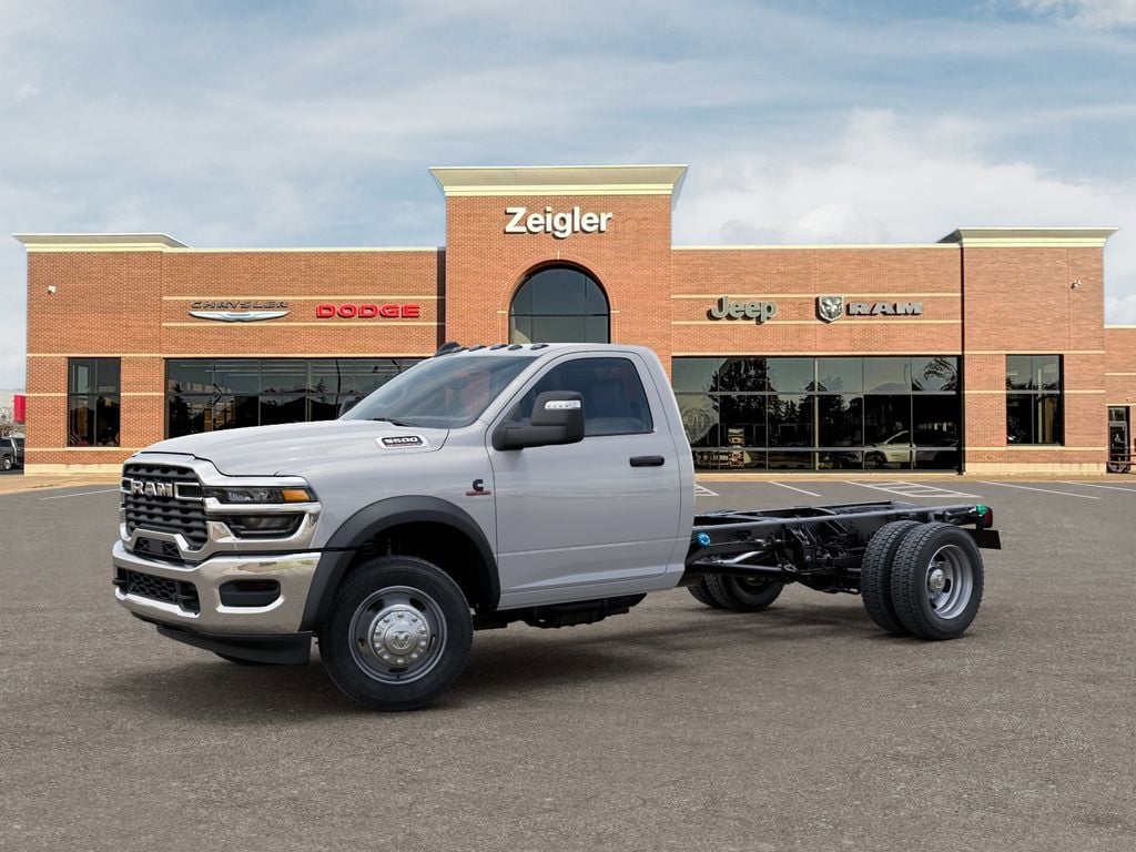 New 2026 Ram 5500 Chassis Cab TRADESMAN REGULAR 4X4 84' CA Pickup