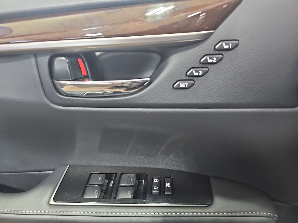 2016 LEXUS ES - Image 22