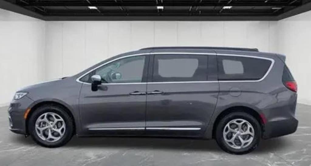 Used 2023 Chrysler Pacifica Limited Van Passenger Van