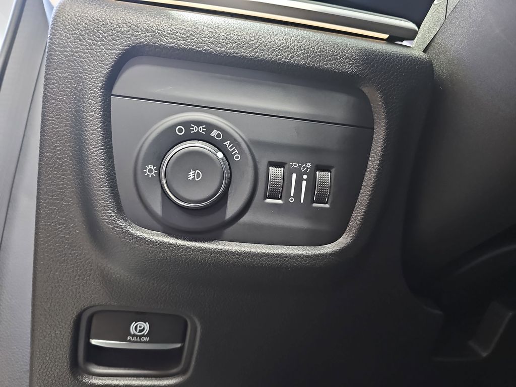 2023 JEEP GRAND CHEROKEE - Image 25