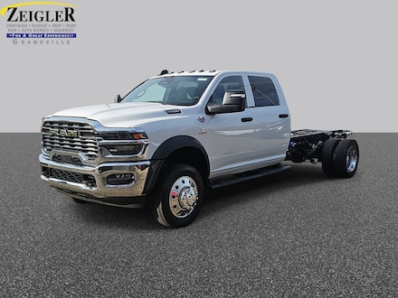 2026 Ram 5500 Chassis Cab TRADESMAN  CREW  4X4 84' CA Pickup