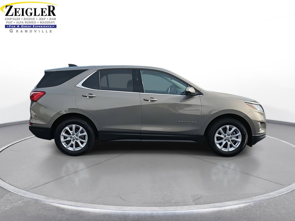 2018 Chevrolet Equinox LT photo 4