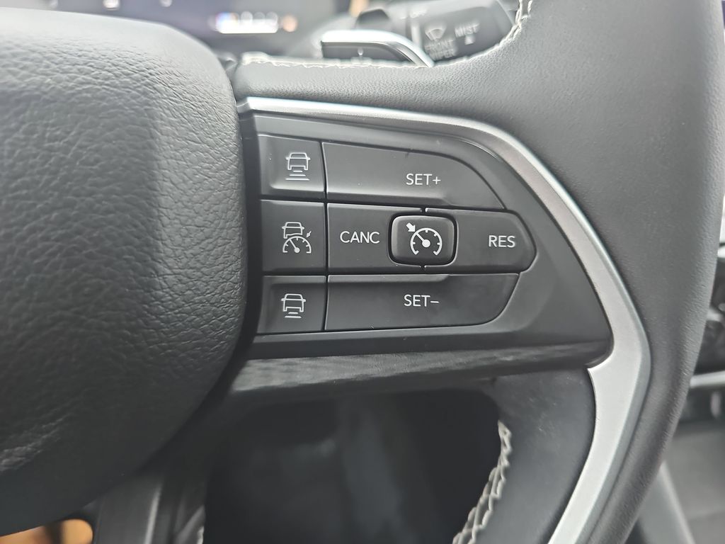 2023 JEEP GRAND CHEROKEE - Image 18