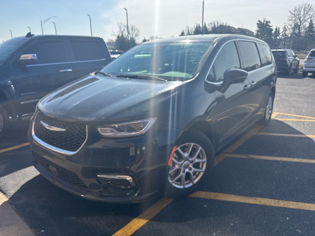 2024 CHRYSLER PACIFICA - Image 1